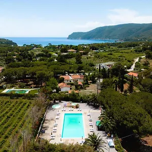 Luxe tent Glamping At Elba, Lacona